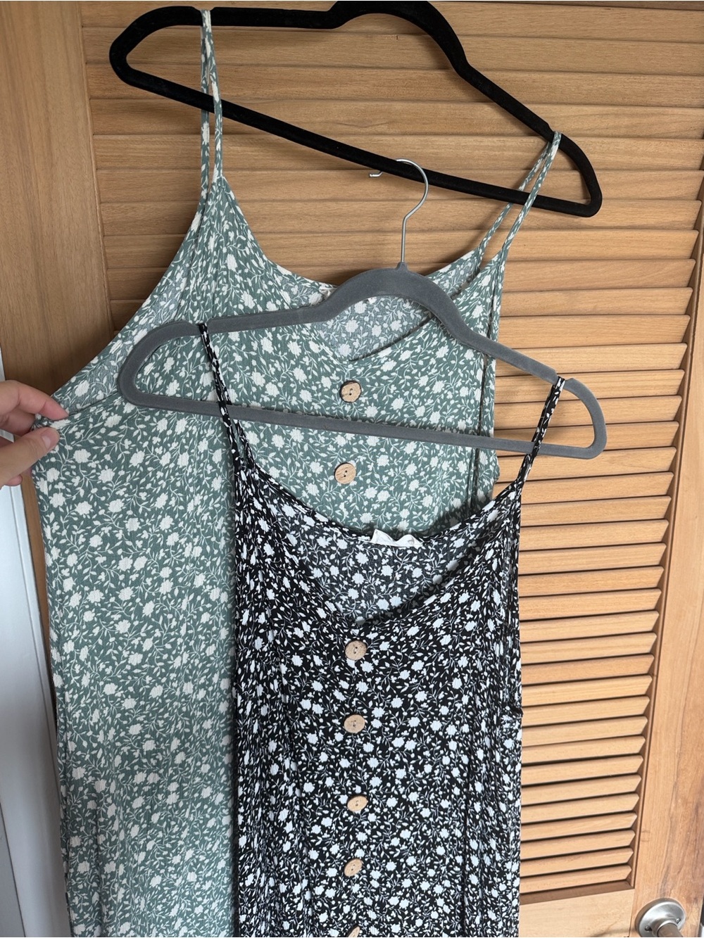 TWO Carly Jean Los Angeles White Floral DRESSES w Pockets